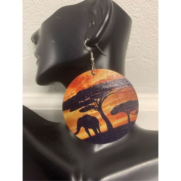 African Dessert Graphic Earrings - Picture 2 of 3